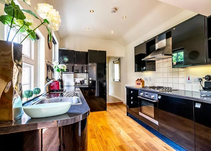 Moatside Gate Apartment *